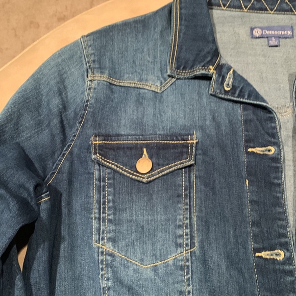 Democracy denim jacket like new size large - Picture 2 of 4